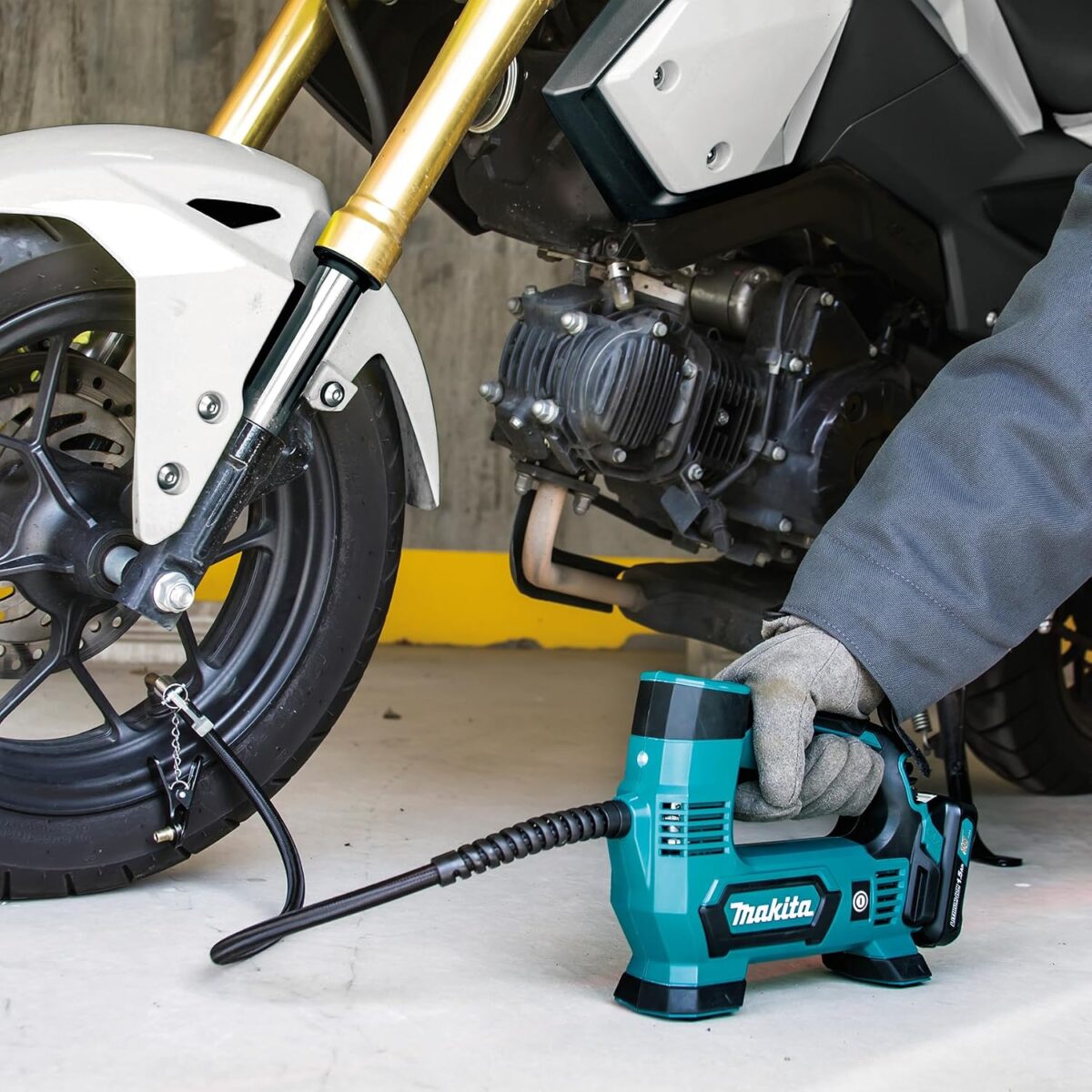 Inflador Compresor Inalámbrico Makita MP100DZ 12V CXT (Sin Batería ni Cargador) - Image 4
